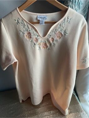 Beautiful Vintage Graff Peach Blouse w/ Embroidery & Buttons
